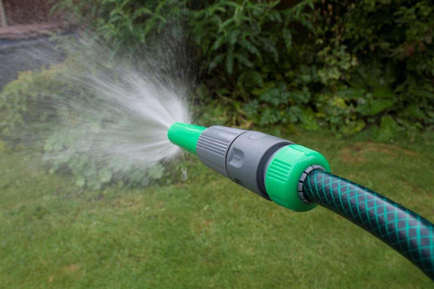 Garden Hose Pipe 30M Spray Nozzle Tap Connector Set Hosepipe Reel 30 Metre Green